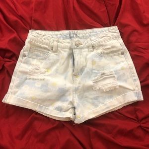 Ripped jean shorts with daisy pattern